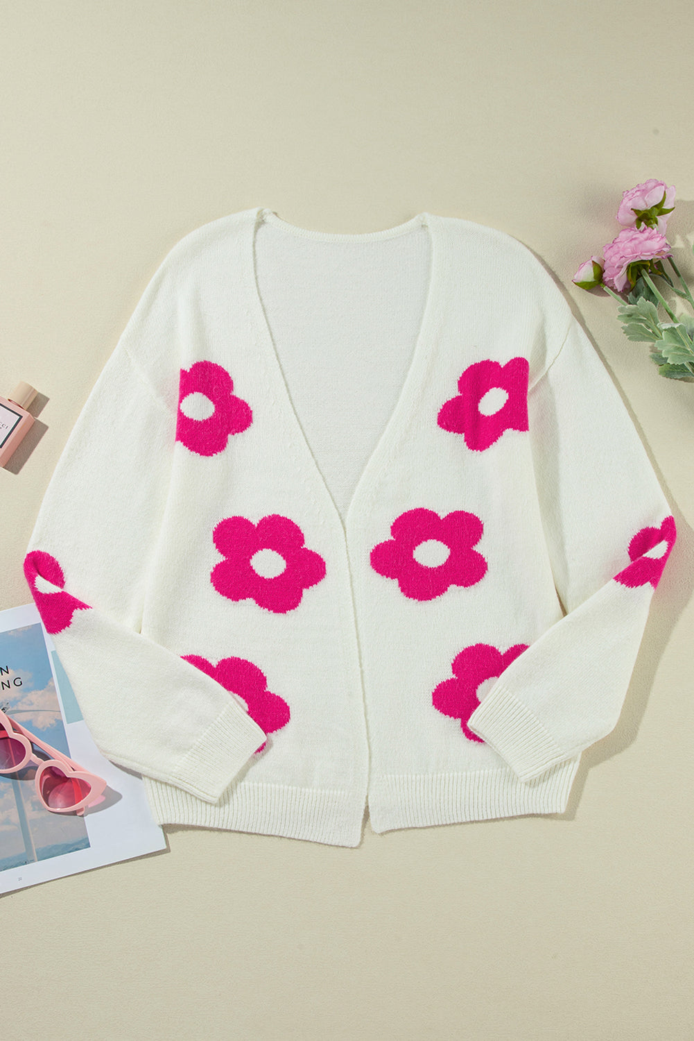 Cardigan ouvert sur le devant à motif de fleurs rouges roses