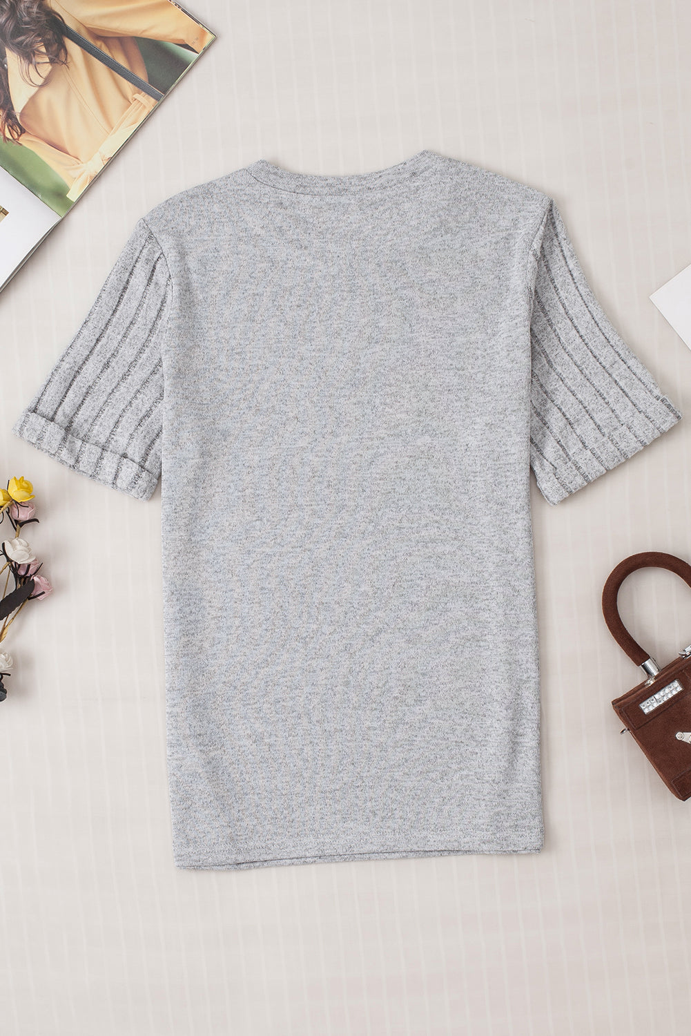 T-shirt gris à manches et col rond *
