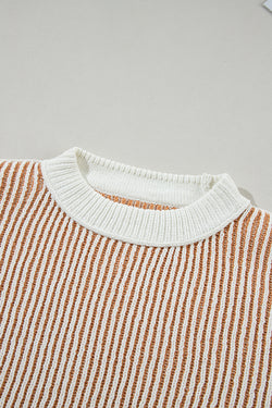 Ample textured knitting sweater with brown stripes with contrasting edges