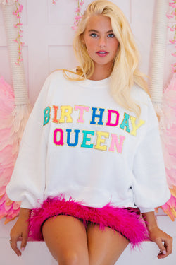 White sweatshirt with balloon sleeves and BIRTHDAY QUEEN print