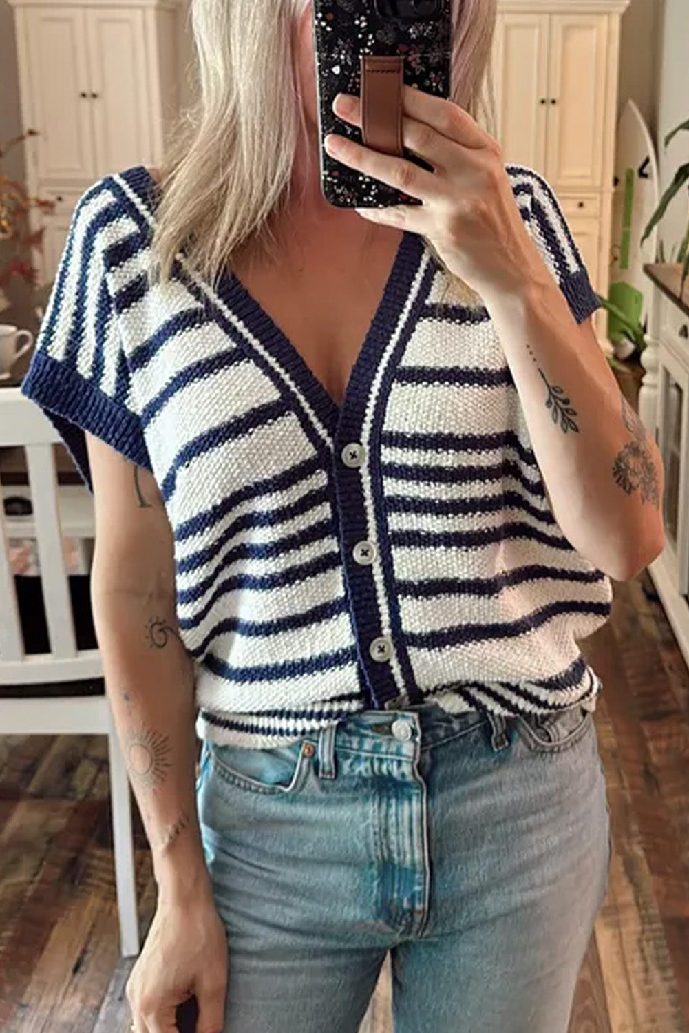 Striped sweater vest - versatile and trendy *
