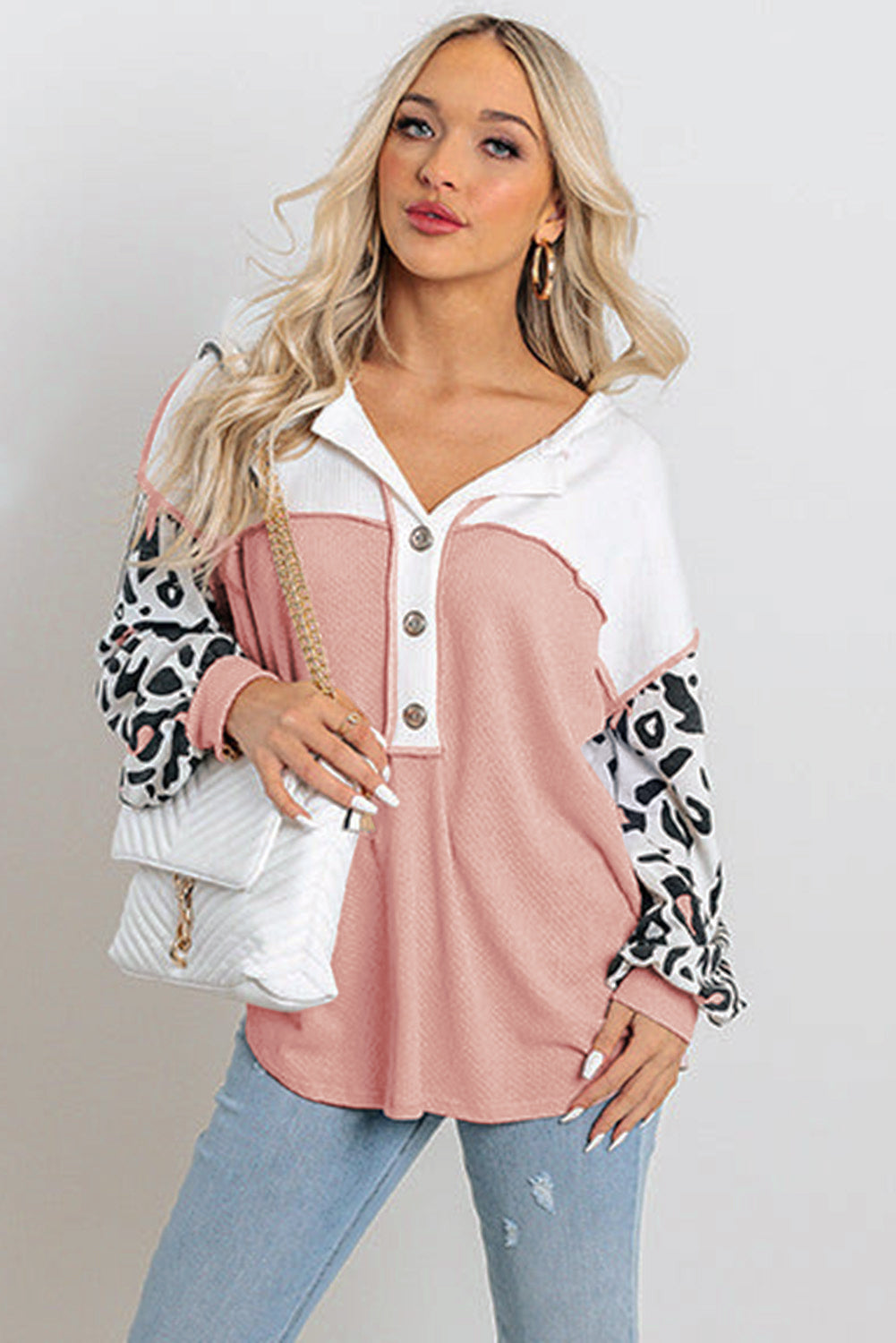 Top de punto tipo gofre con patchwork y mangas de leopardo rosa