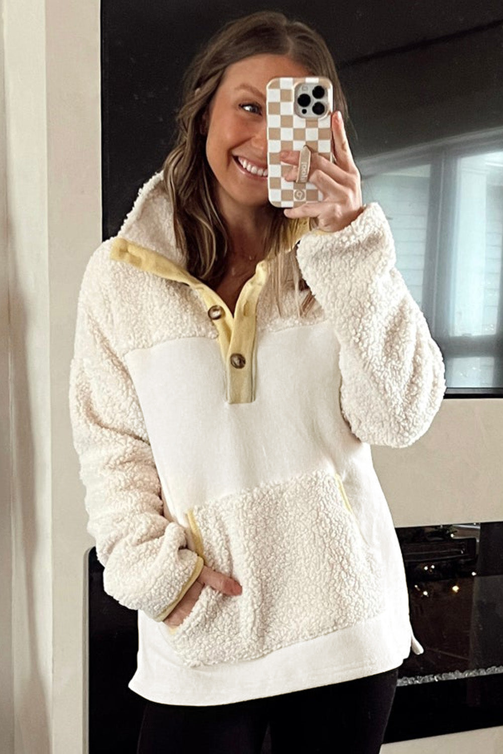 Sudadera de cuello bittle y bolsillo de vellón beige con borde de bloque de color