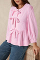 Llamativa blusa rosa y pajarita en la parte delantera, cuello redondo, mangas hinchadas