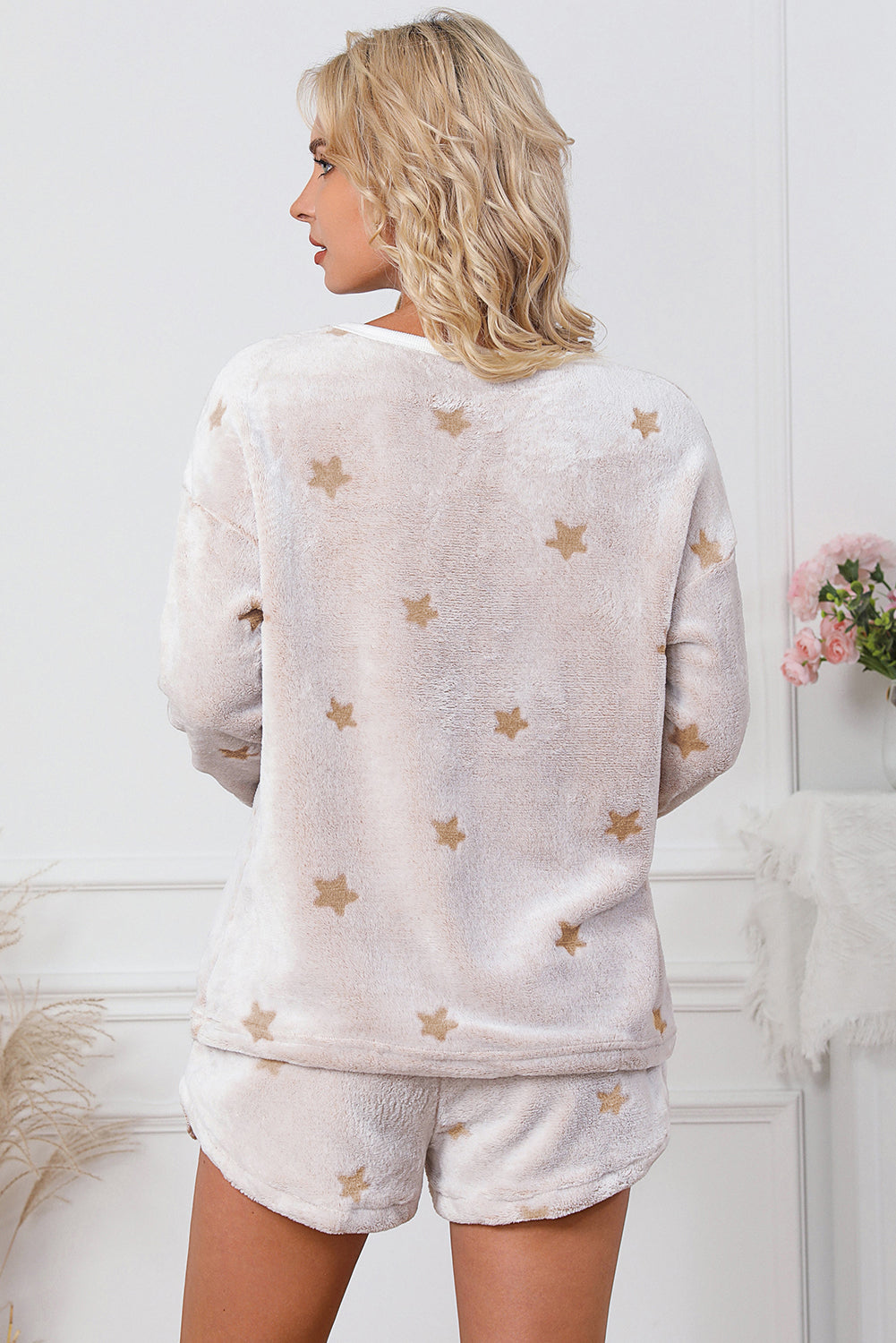 Ensemble de salon pull à manches longues et short à motif d'étoiles en peluche blanc-A WOMAN WE LOVE