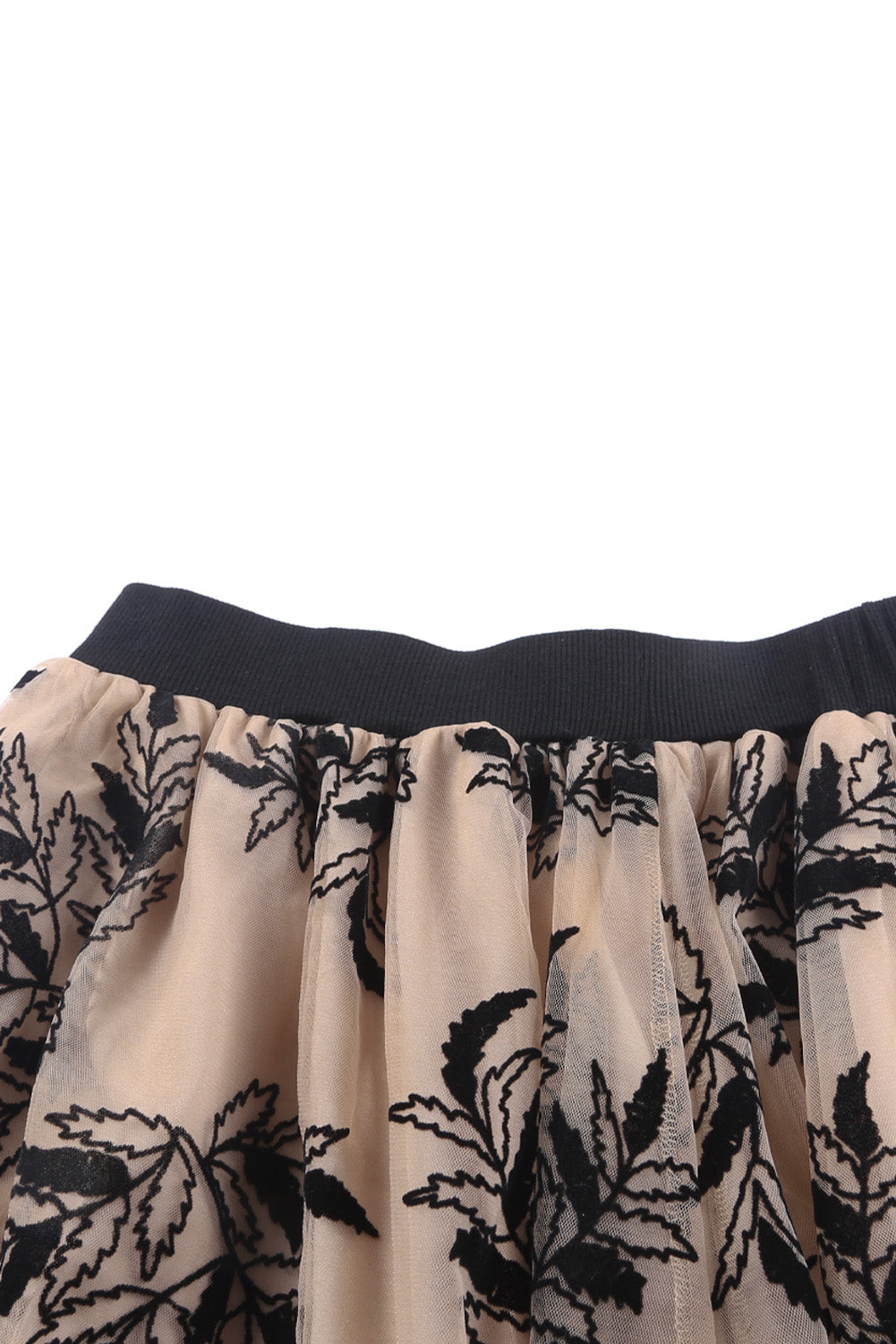 Long waist skirt embroidered with apricot floral leaves