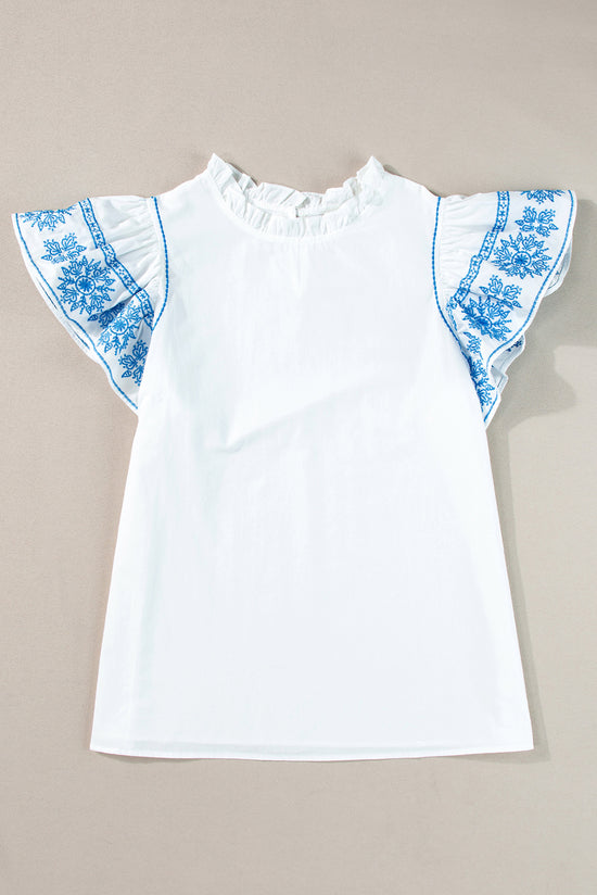 White blouse embroidered with fluffy sleeves and ruffle collar