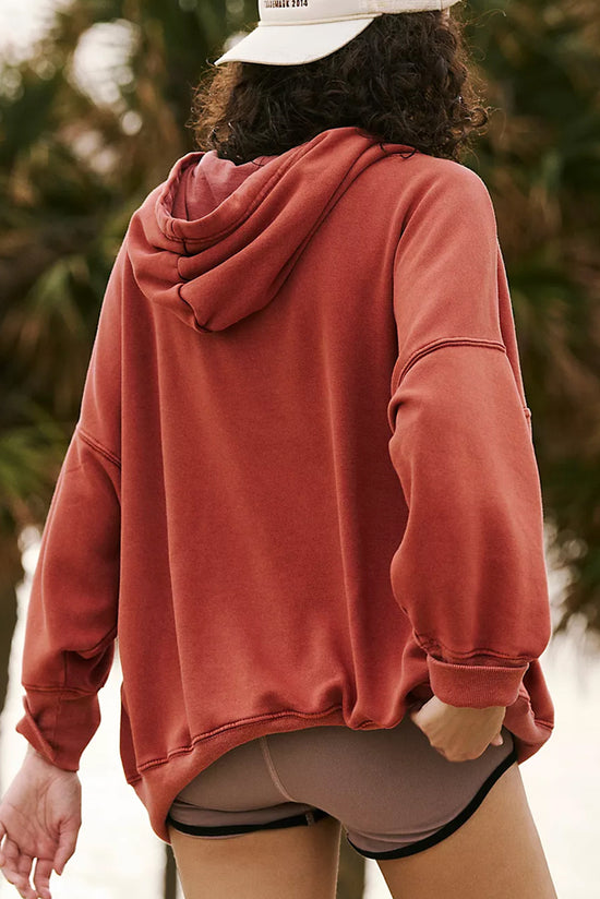 Ample hooded sweatshirt with tightening cord and drooping shoulder pockets Red Clay