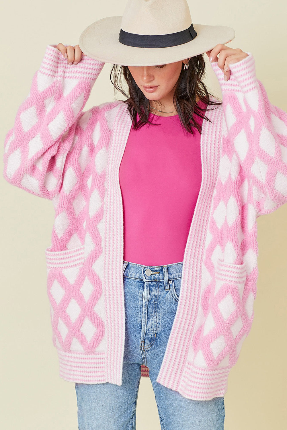 Cardigans en tricot à motif losange rose, ouverts sur le devant, avec poches-A WOMAN WE LOVE