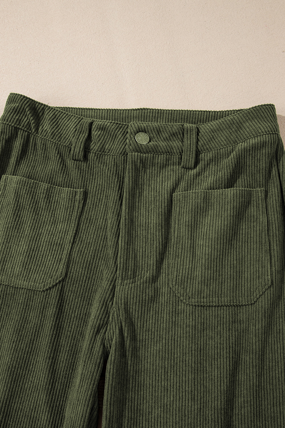 Pantalones de pana con bolsillos cuadrados y cintura alta verdes