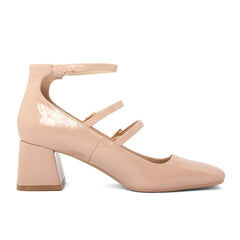 Actitud de moda tacones altos