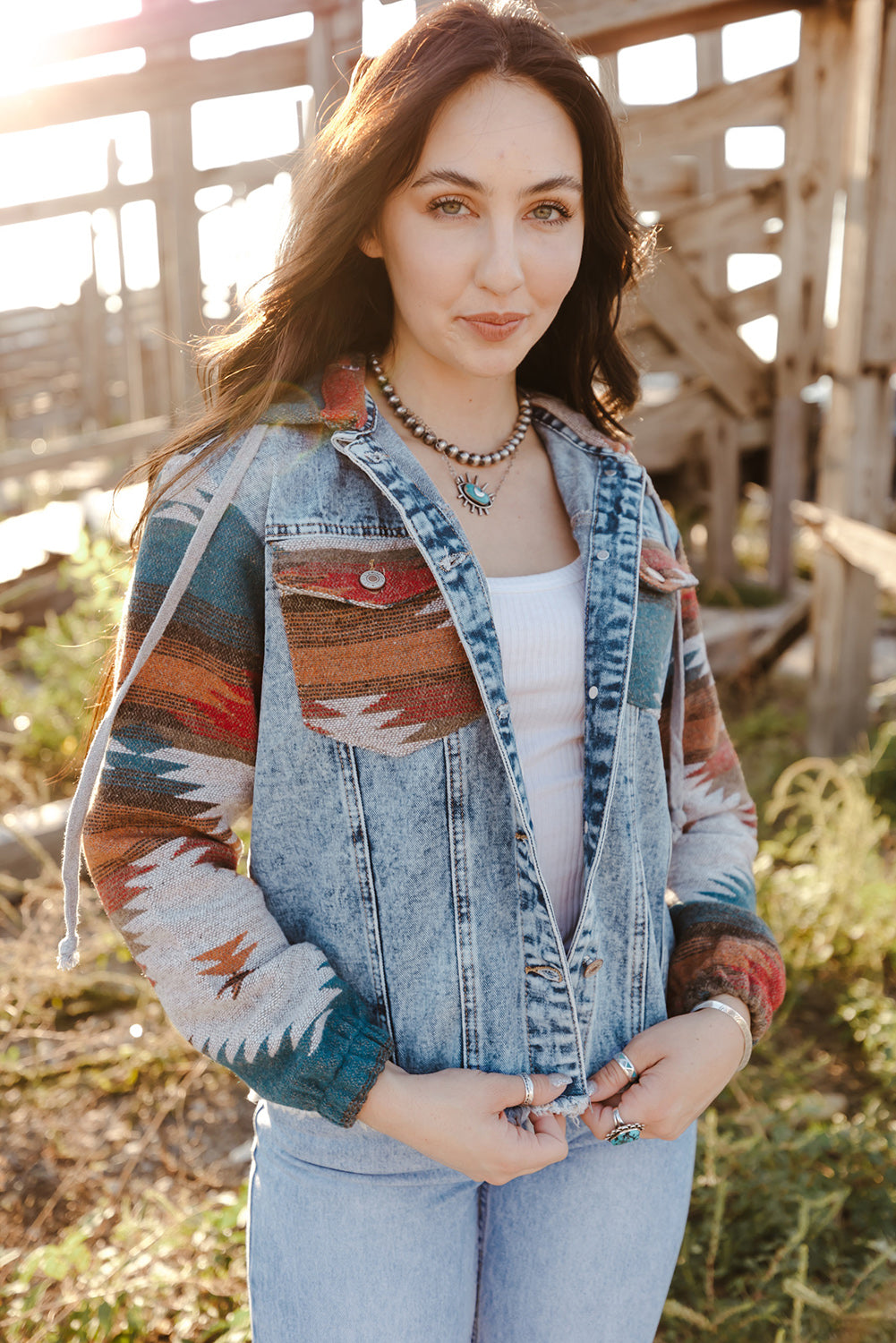 Chaqueta de mezclilla de dobladillo con estampado multicolor aztec