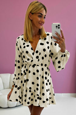 Short dress with beige polka dot with v * collar