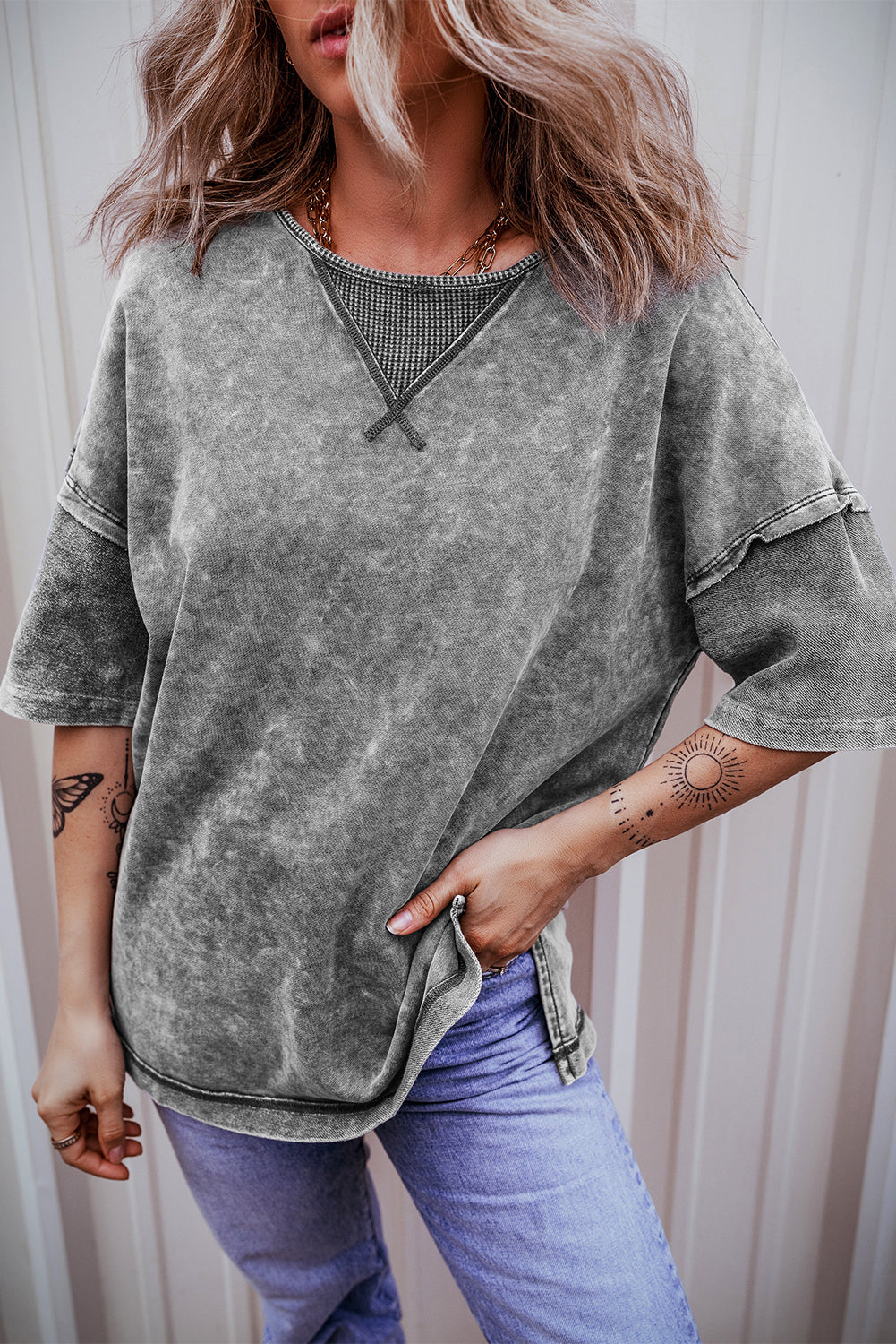 Camiseta de hombro sorprendida con hombros caídos y costuras expuestas, lavado de minerales, Filippin Gray