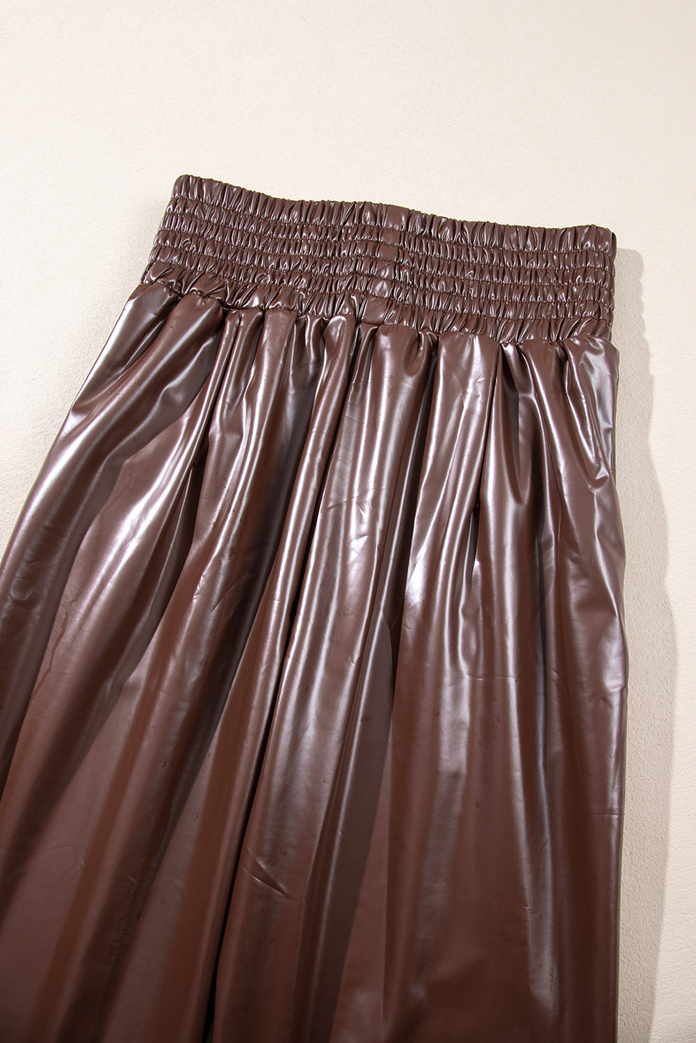 Pantalon skinny en cuir taille haute smocké marron