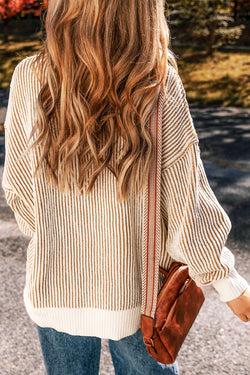 Ample textured knitting sweater with brown stripes with contrasting edges