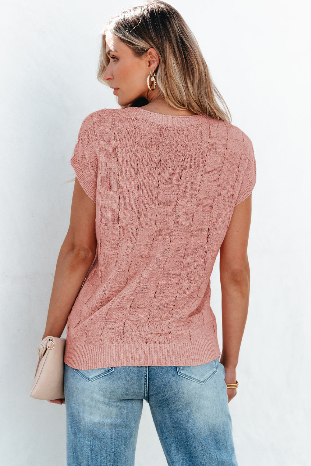 Staubiger rosa Gitter strukturierter Strick -Kurzarmpullover