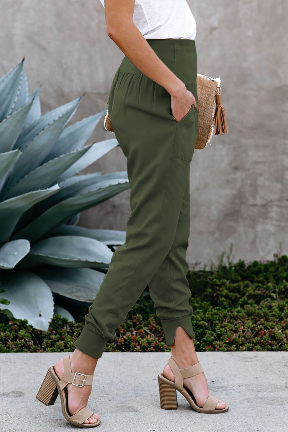 Green casual jogging pants with pockets