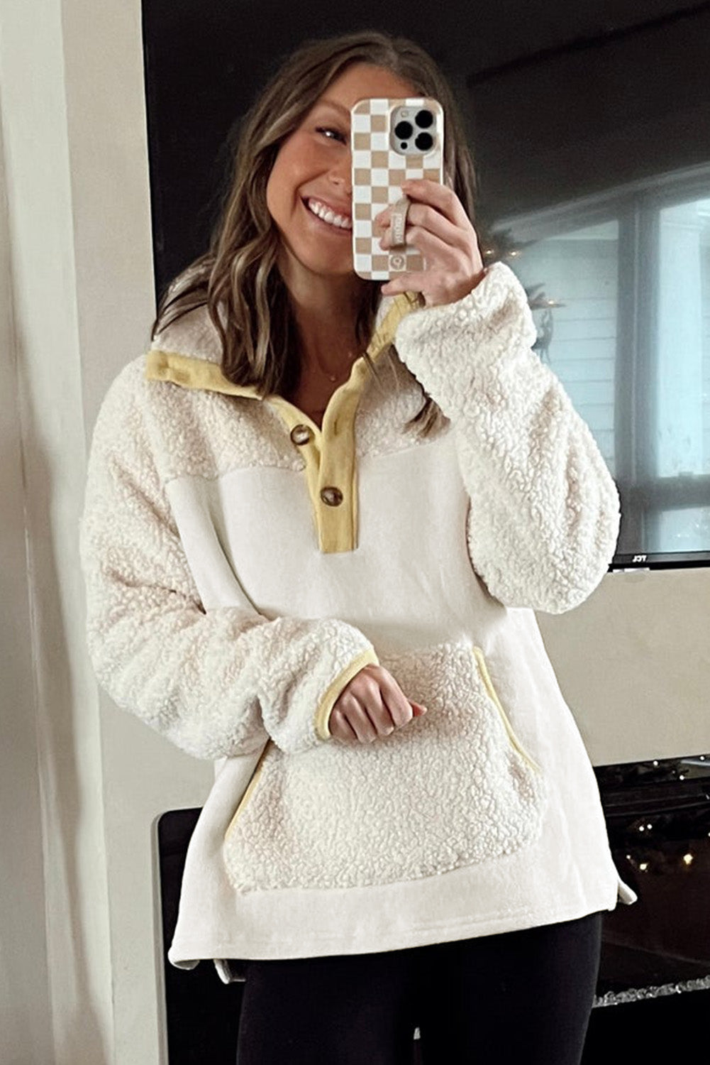 Sudadera de cuello bittle y bolsillo de vellón beige con borde de bloque de color
