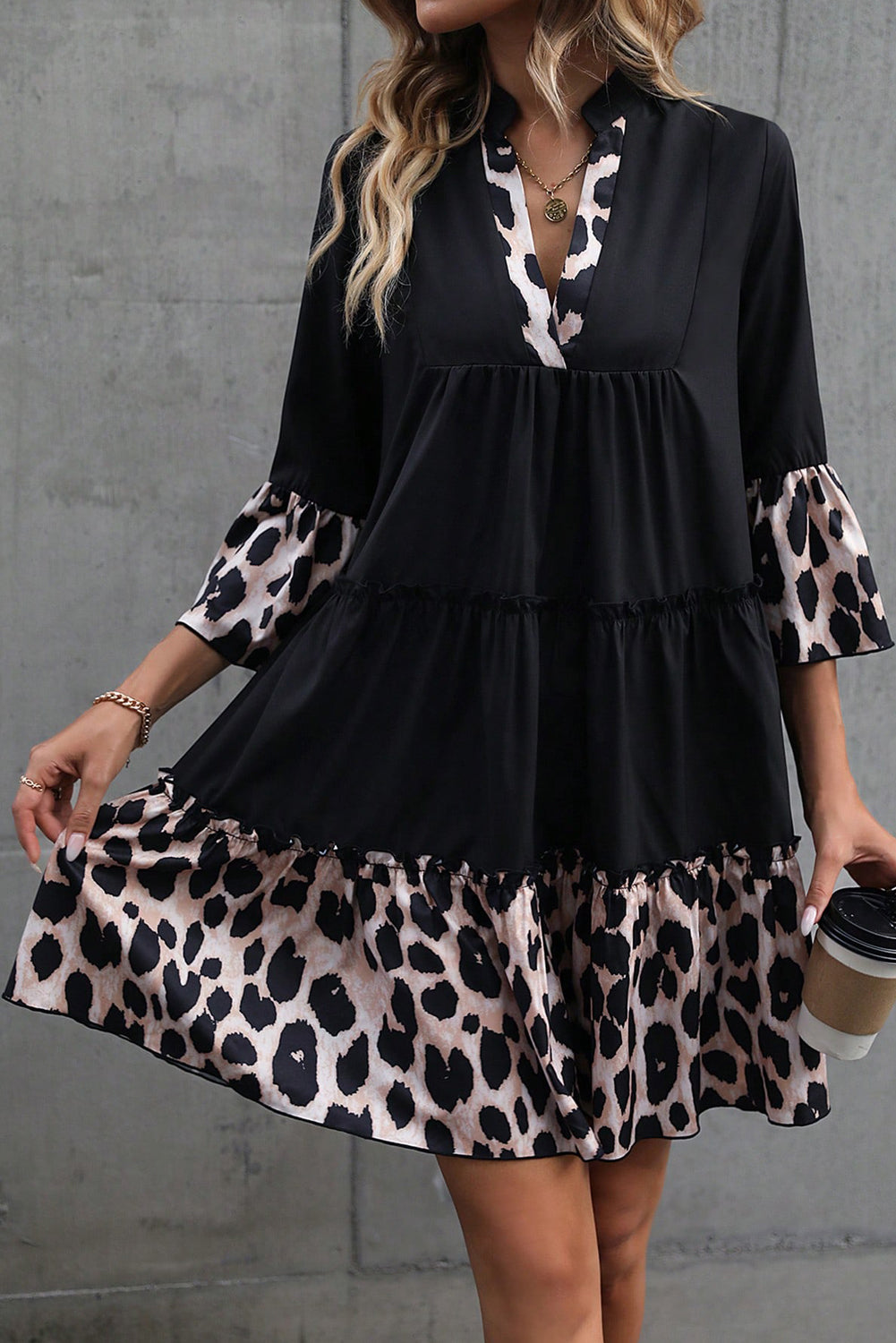 Vestido acampanado de manga con cuello de leopardo negro V