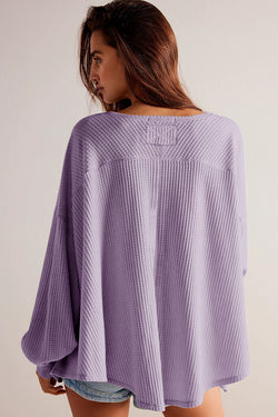 Ample blouse with embossed orchid petals, V -neck, long sleeves, falling shoulders