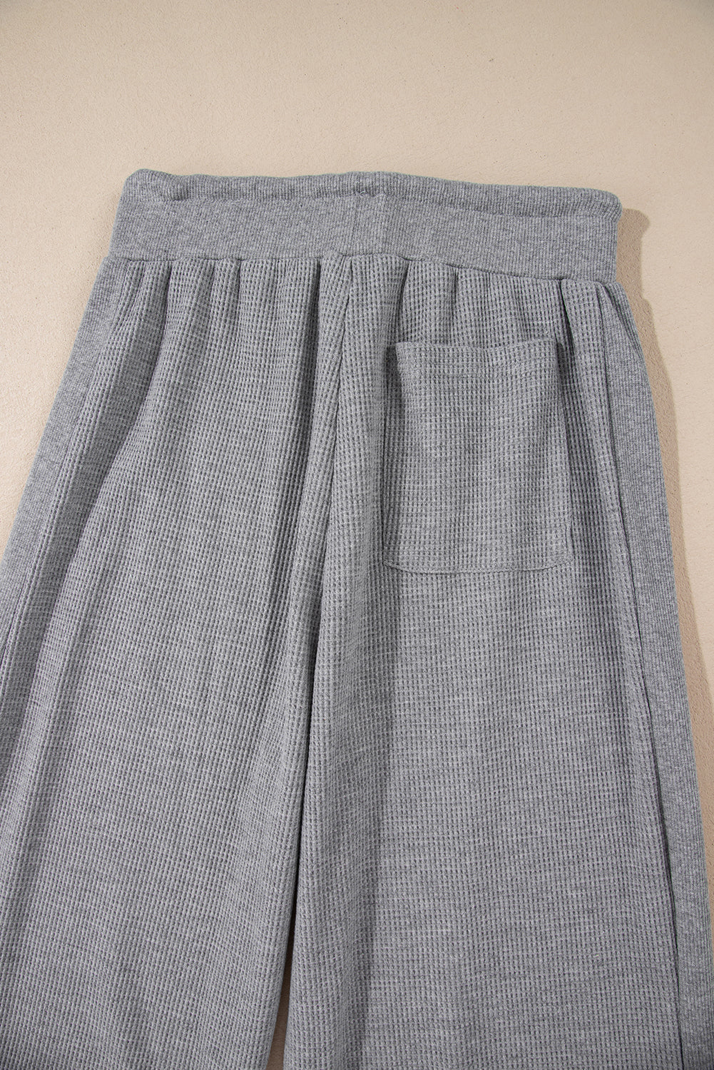 Pantalones de pierna ancha y cintura alta con cordón de punto gofre gris