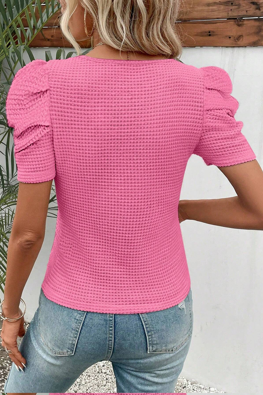 Haut froncé à manches bouffantes en tricot gaufré rose vif