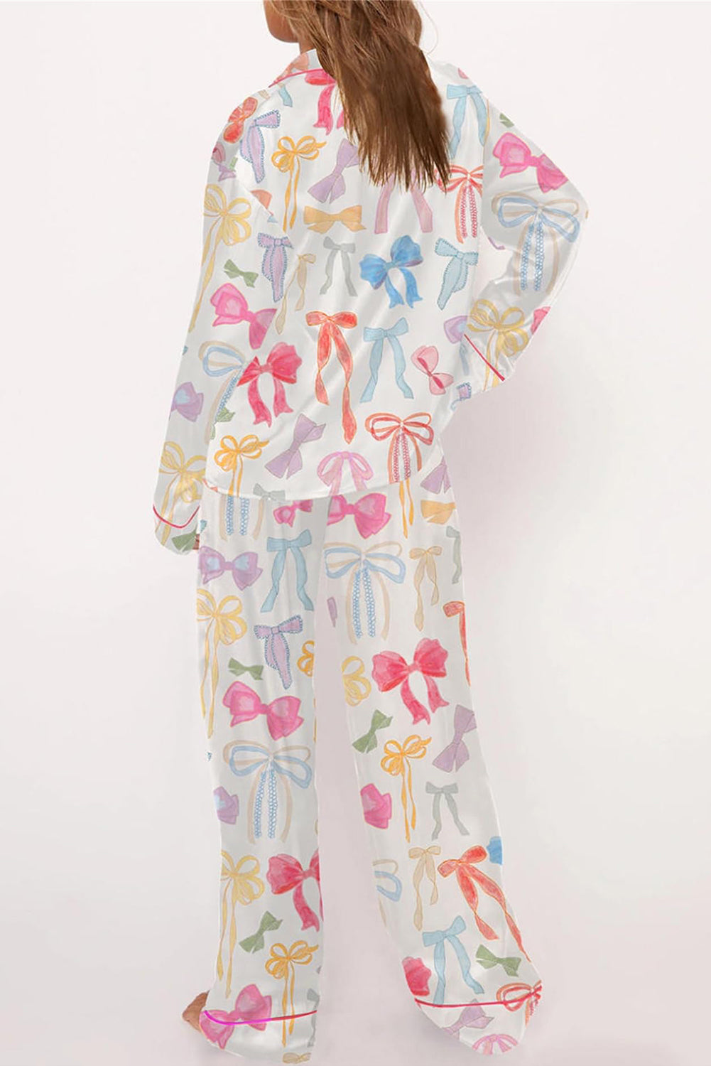 Ensemble de pyjama en satin à jambes larges et col à revers imprimé nœud papillon blanc-A WOMAN WE LOVE