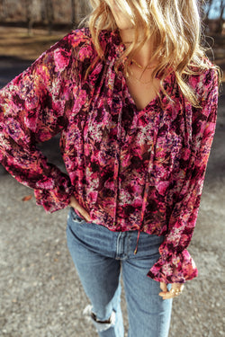 Ample V -neck blouse and pink red floral print with tightening cord