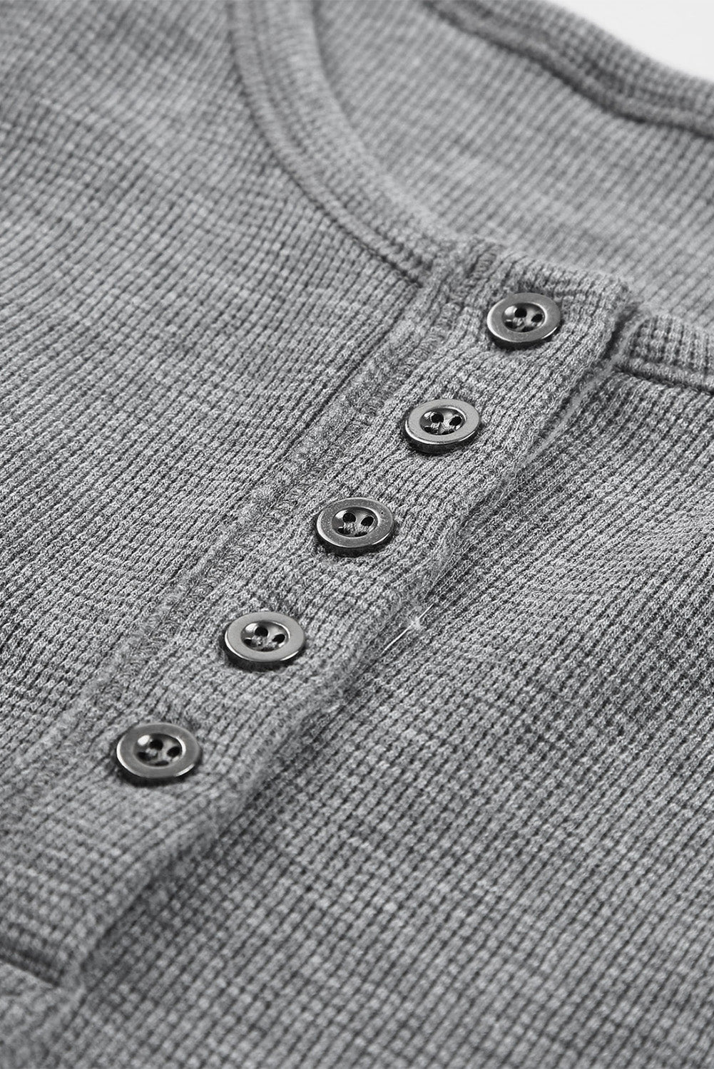 Haut Henley en tricot gaufré gris