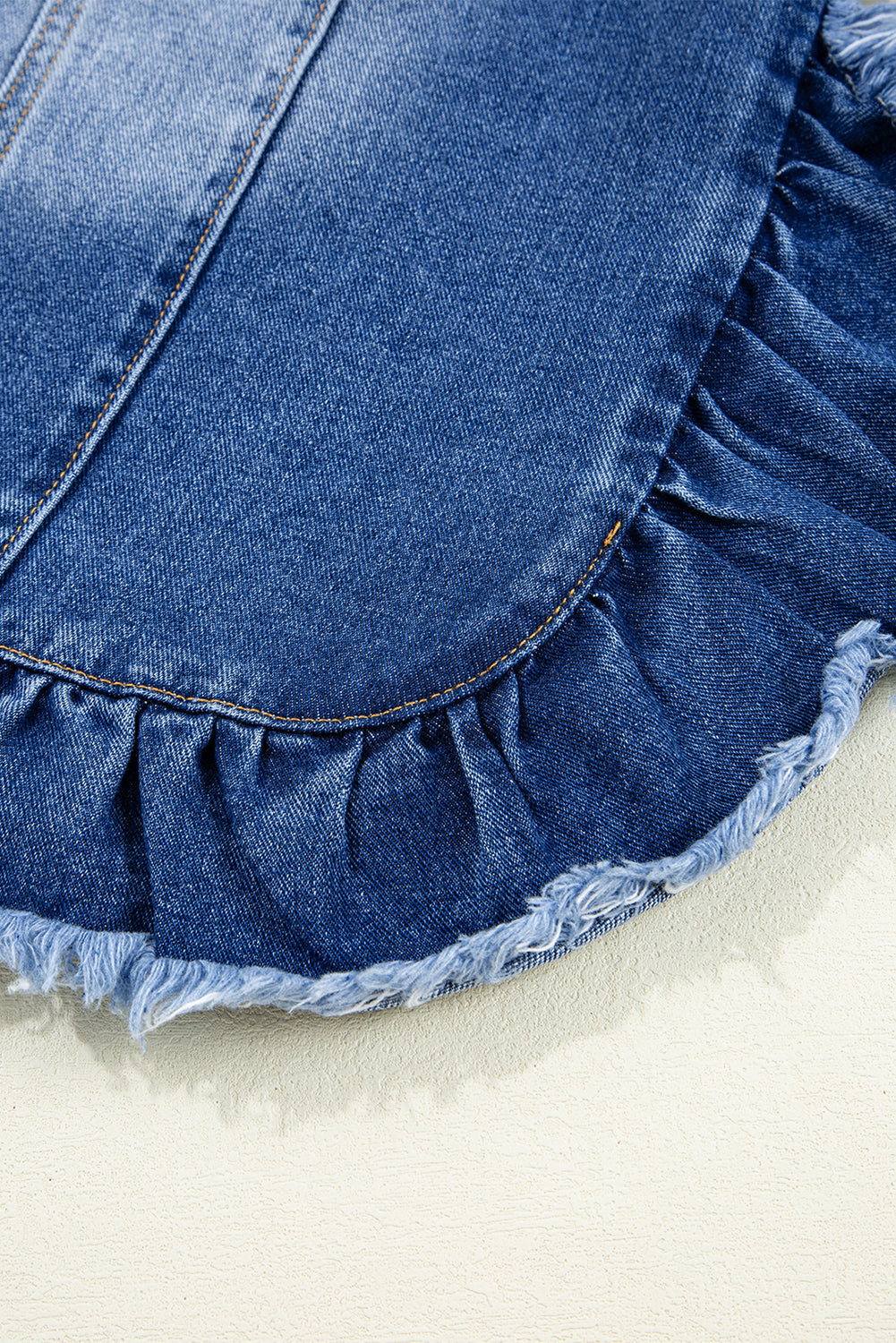 Short -sleeved denim jacket *