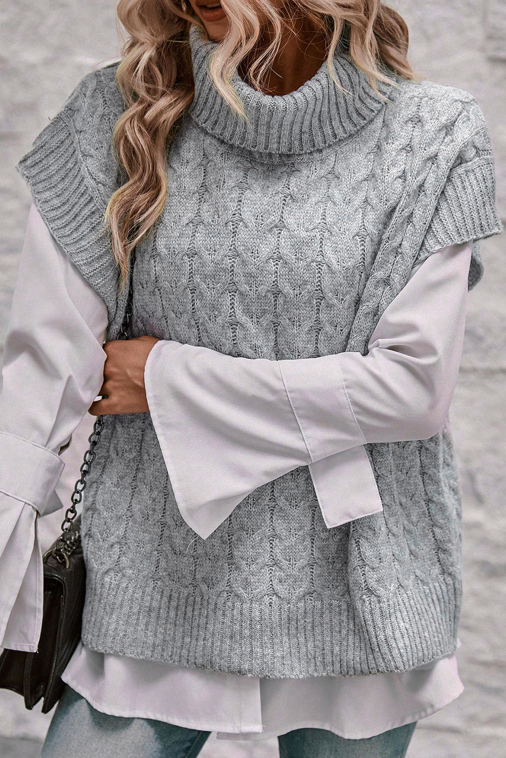 Rolled-collar sweater and bat-sorri-twisted jerk-saving