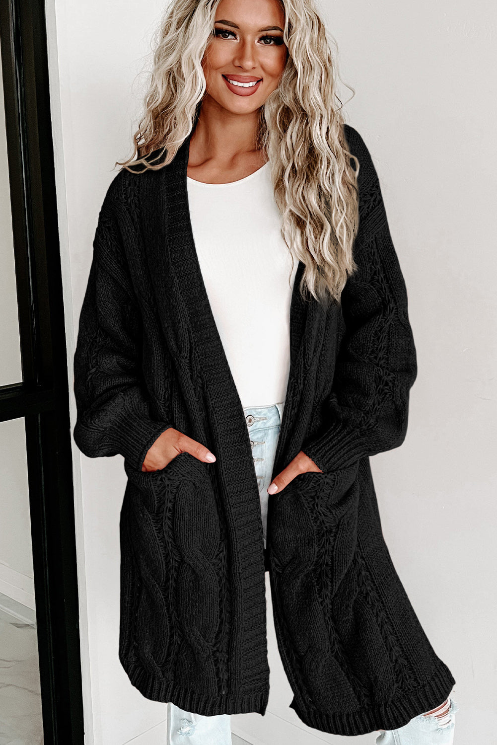 Cardigan noir en maille torsadée à œillets et bordures côtelées-A WOMAN WE LOVE