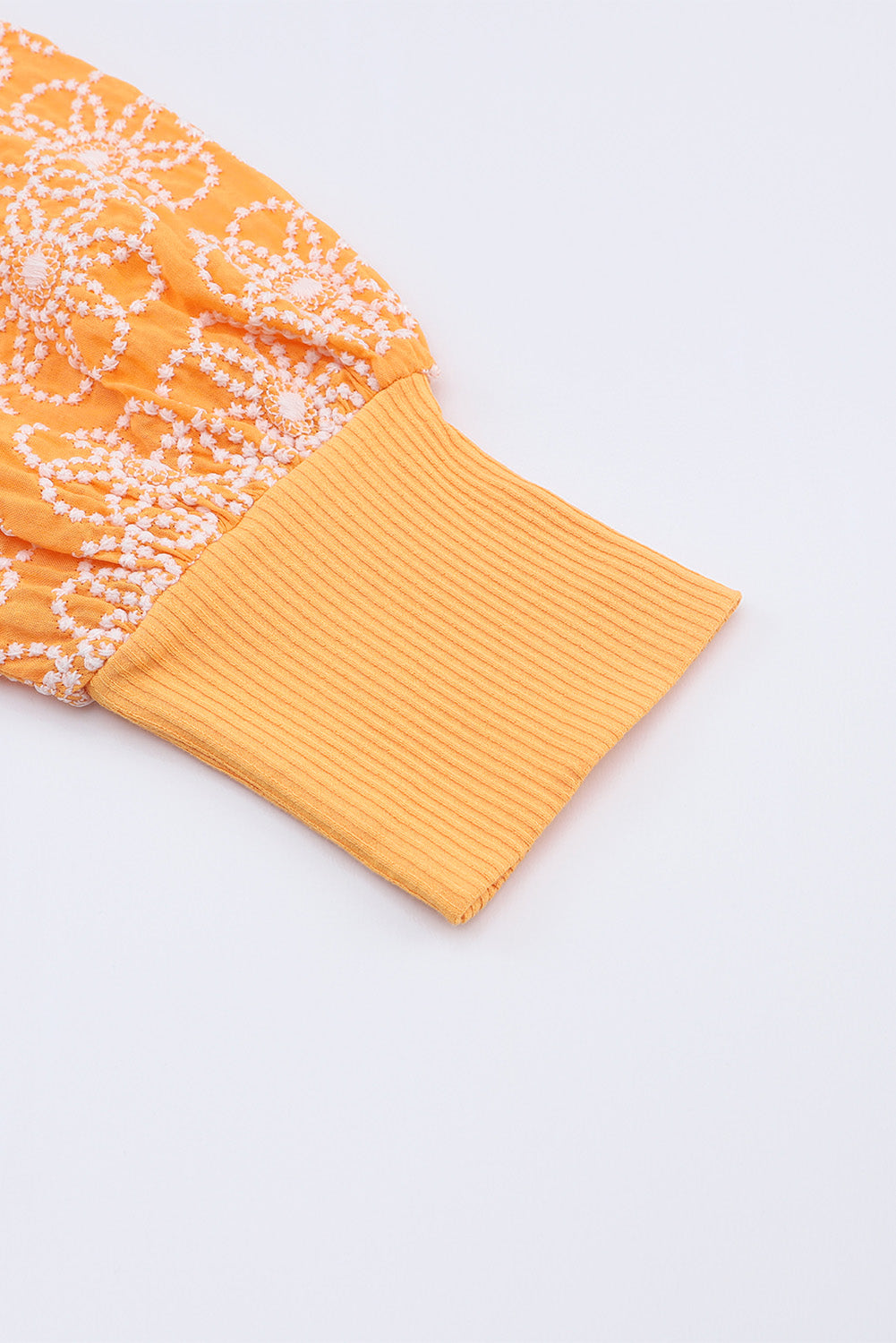 Haut en tricot côtelé à manches bouffantes et fleurs jaunes