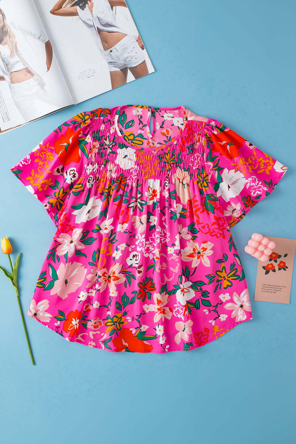 Blusa de smaclada de manga corta de manga floral rosa