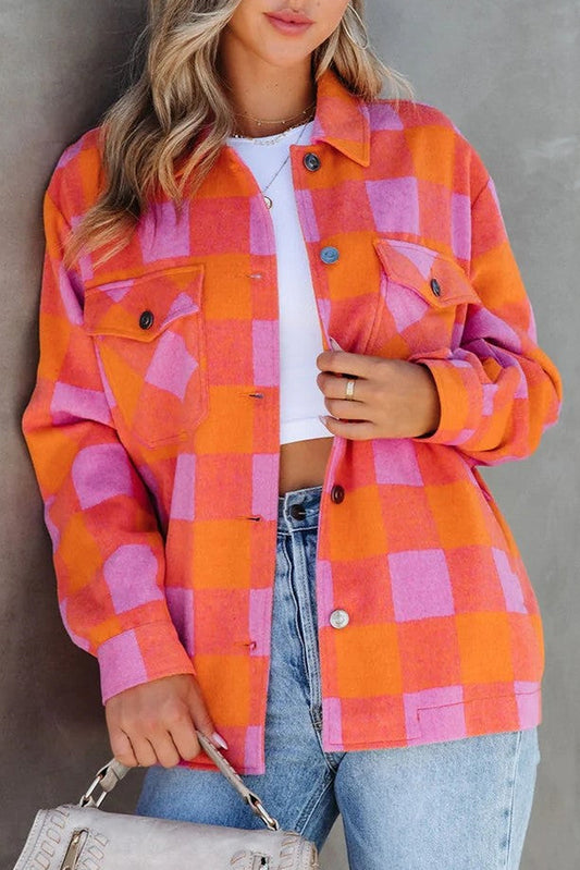 Veste à carreaux orange avec poches poitrine et col rabattu boutonné