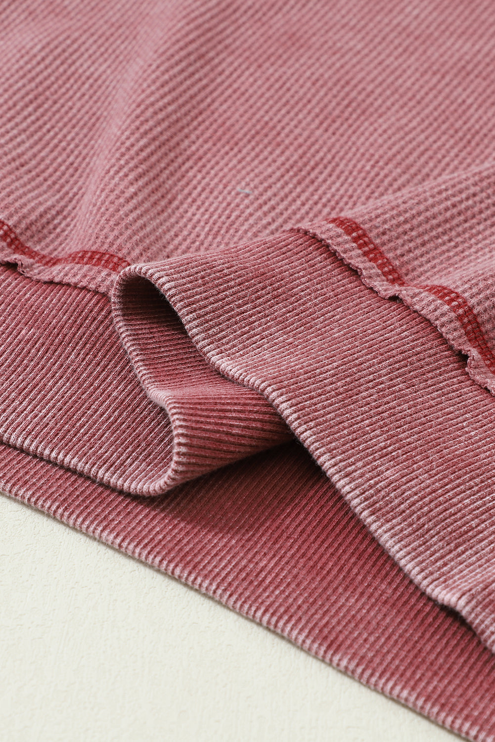 Sweat Henley à manches raglan en tricot gaufré rouge vif
