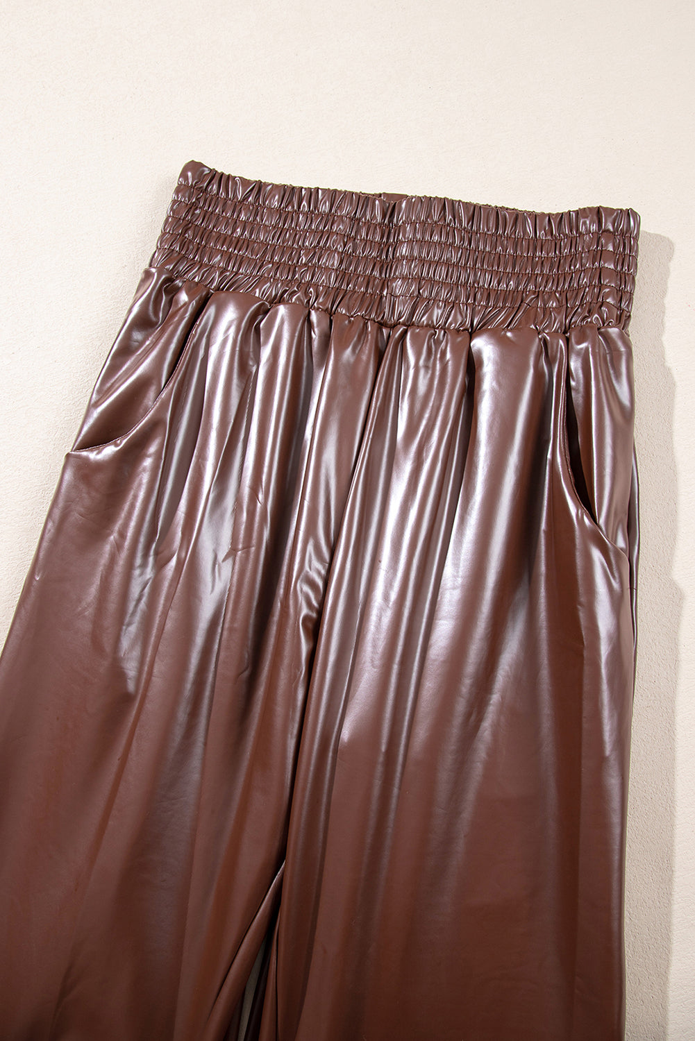 Pantalon skinny en cuir taille haute smocké marron