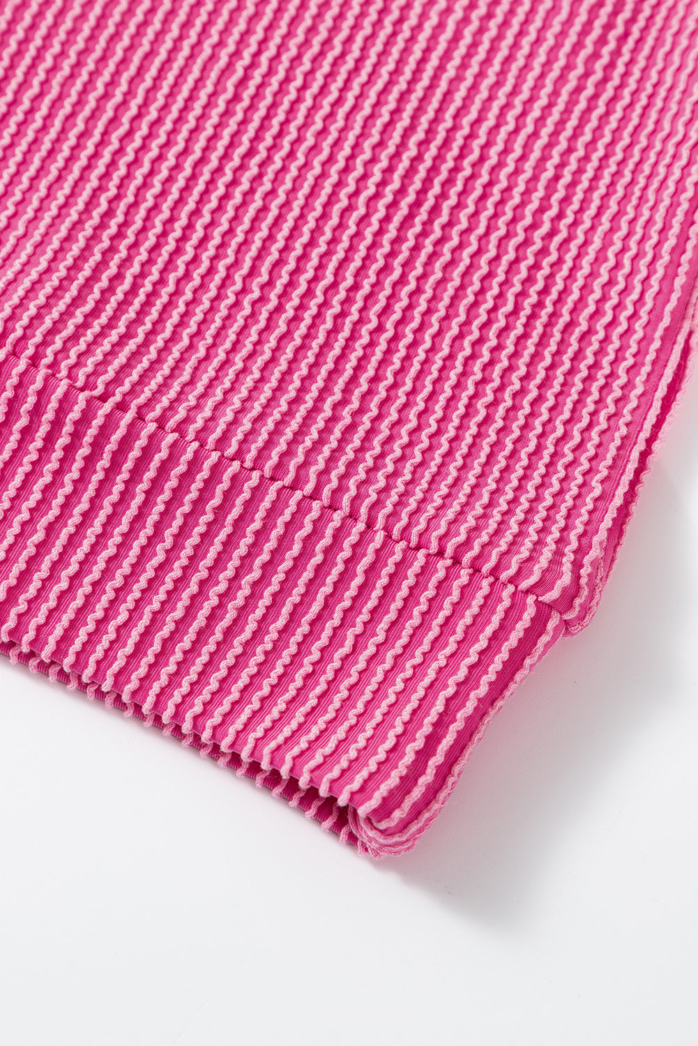 Ensemble haut et short texturé à manches longues et cordon rose fraise-A WOMAN WE LOVE