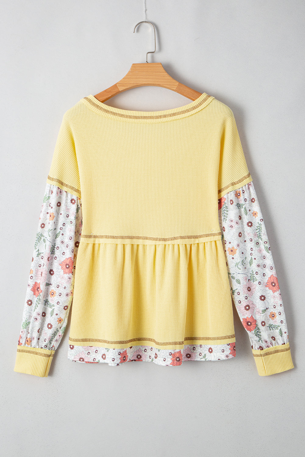 Blouse babydoll jaune en tricot gaufré à motif floral et patchwork