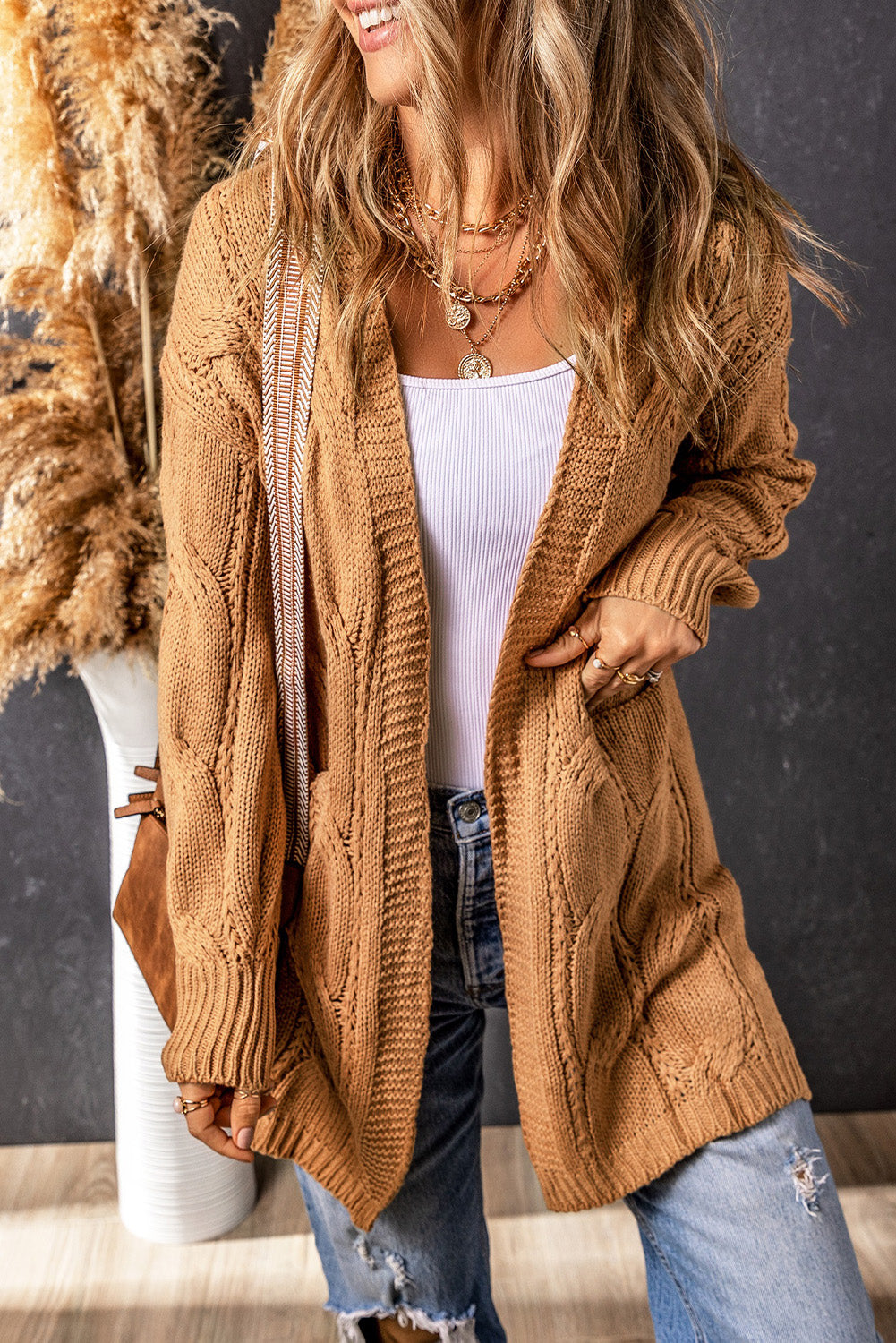 Cardigan kaki en maille torsadée à œillets et bordures côtelées-A WOMAN WE LOVE