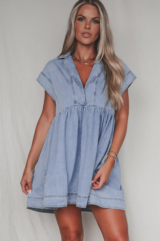 Robe babydoll en jean taille haute à manches courtes *