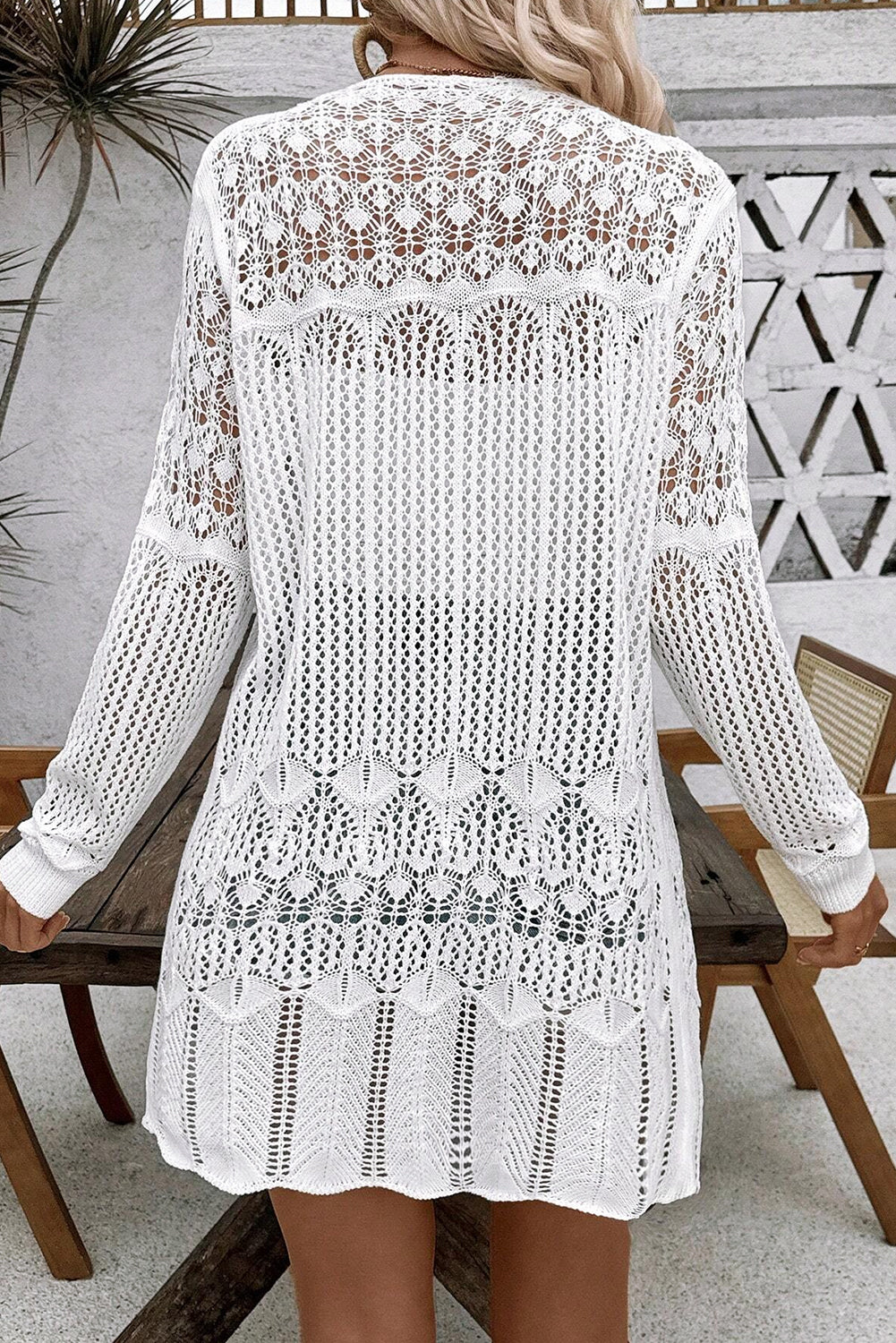 Cardigan blanc ouvert en crochet ajouré sur le devant