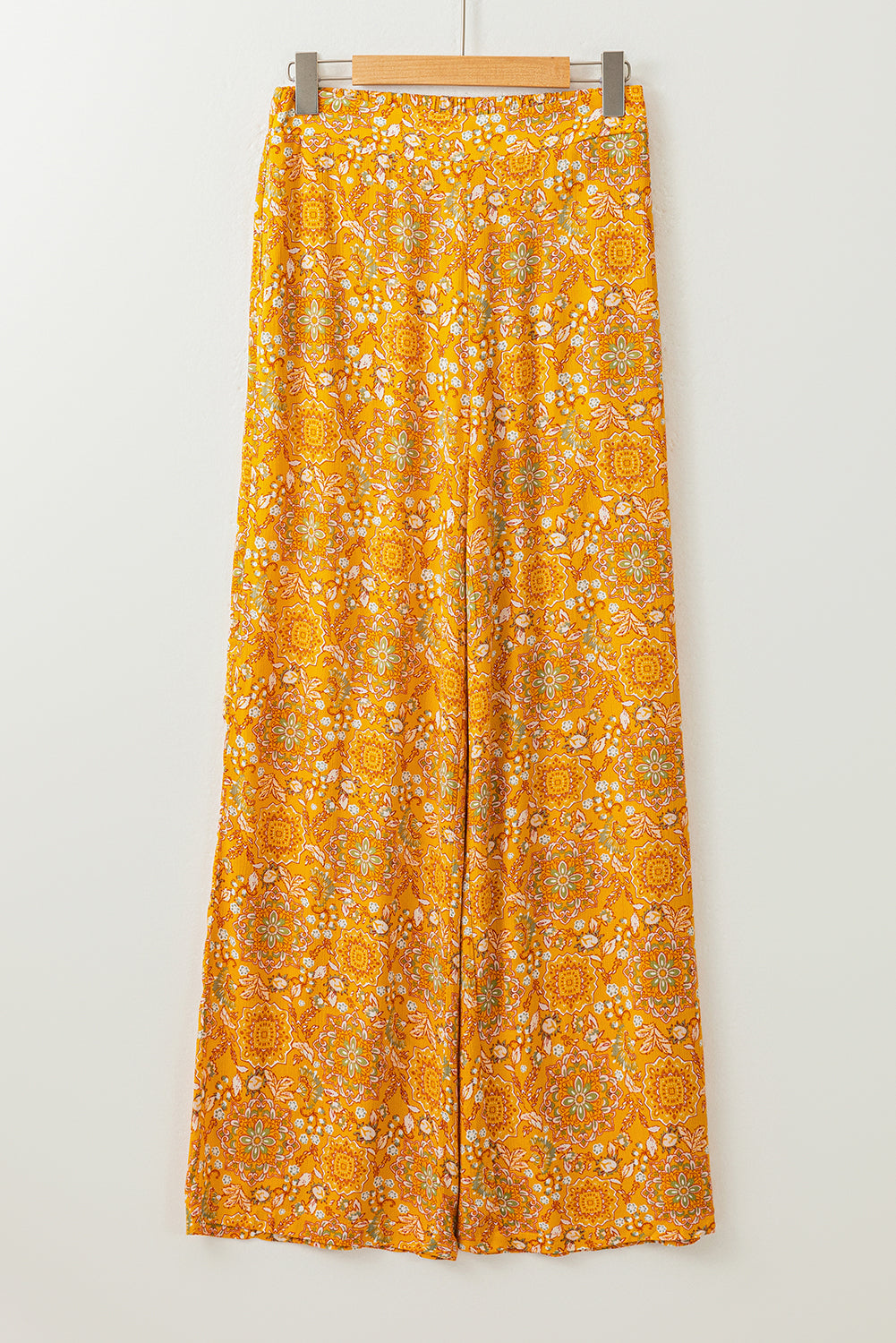 Pantalones anchos con bolsillos y estampado floral bohemio amarillo