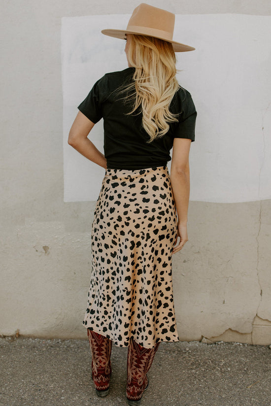 Khaki mid-length skirt with leopard print and split hem