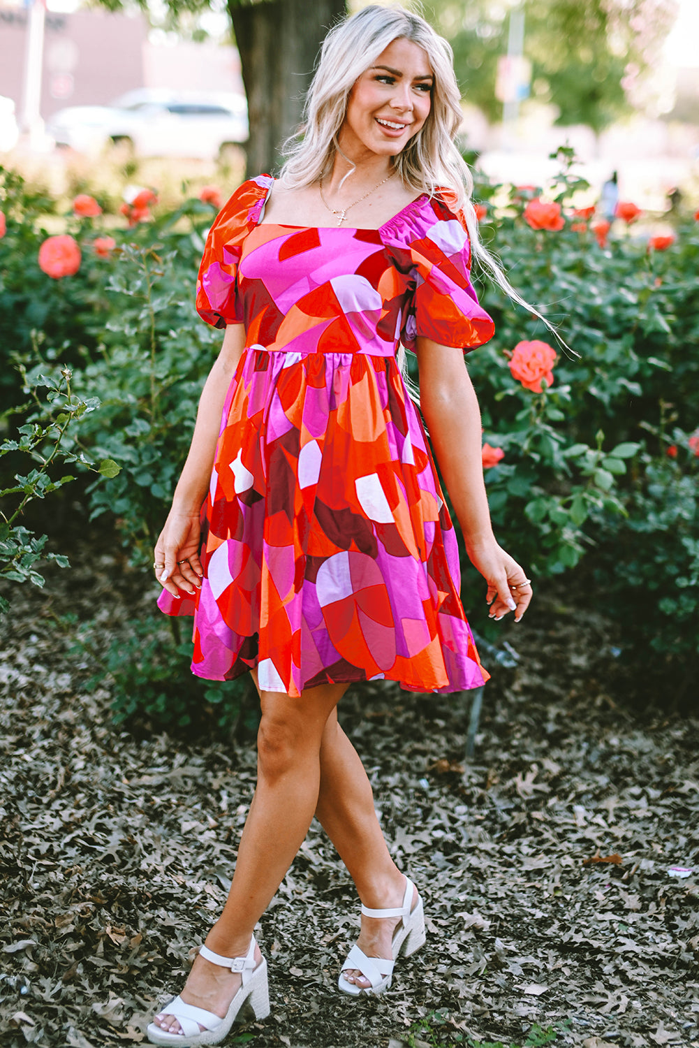 Robe à manches bouffées à col carré rouge