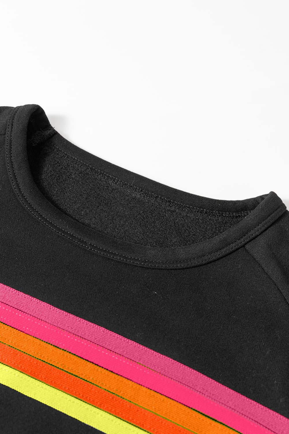 Sweater relajado de dos piezas y pantalones cortos a rayas negras