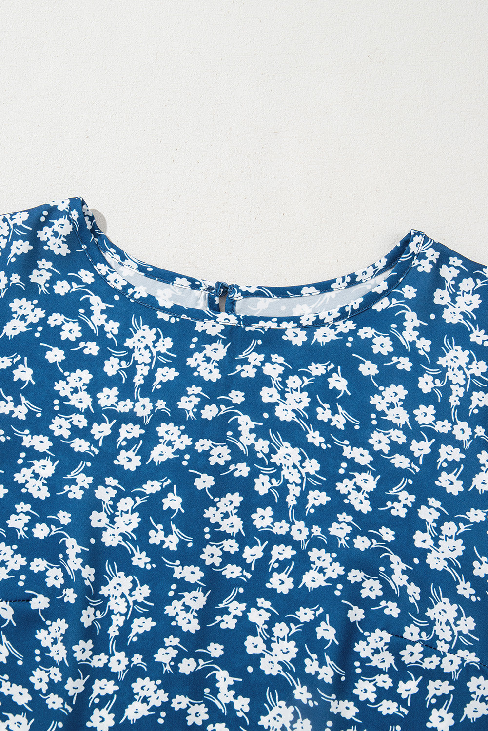 Blusa de manga de linterna de estampado floral azul ditsy