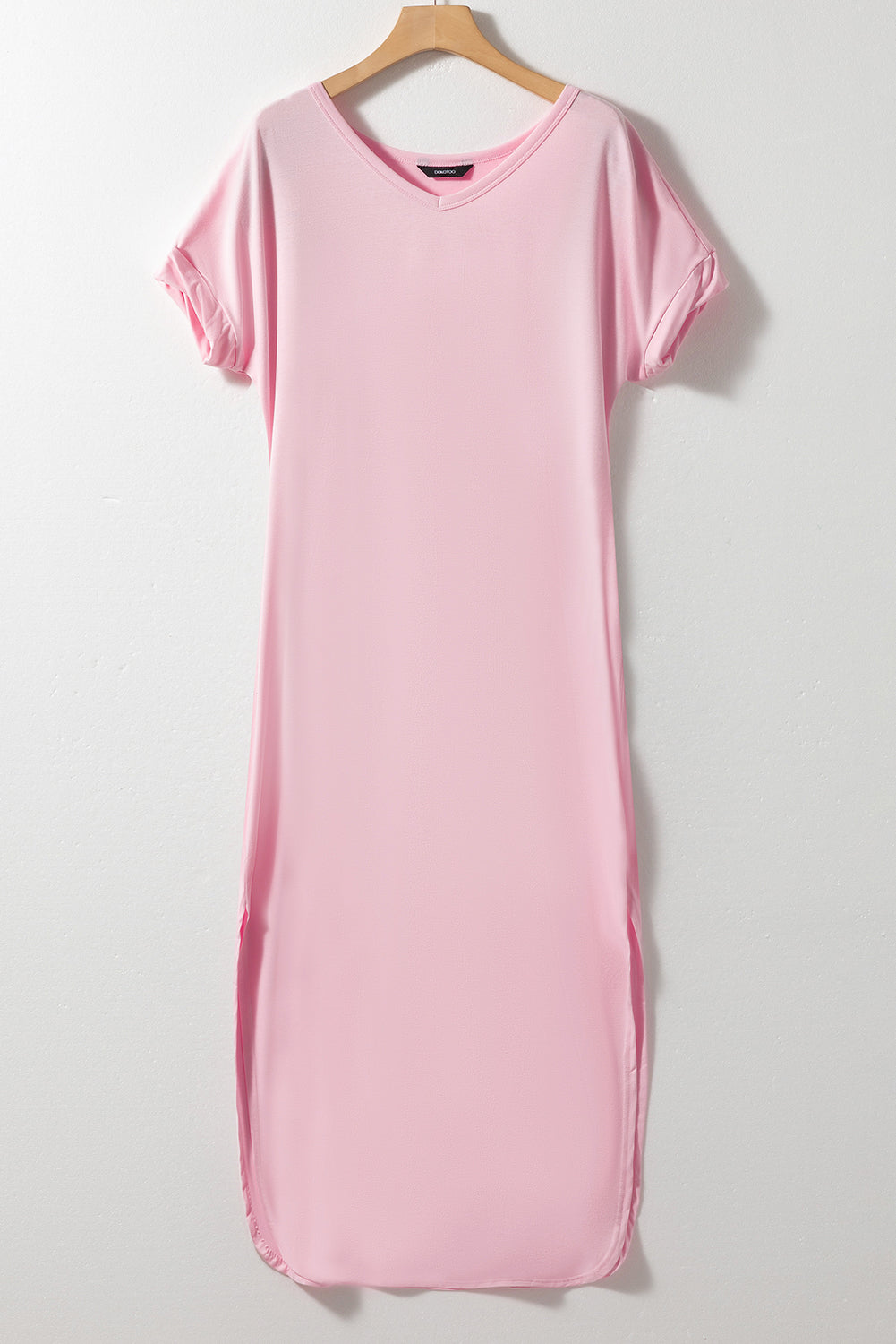 Robe t-shirt longue rose avec poches cachées et col en V