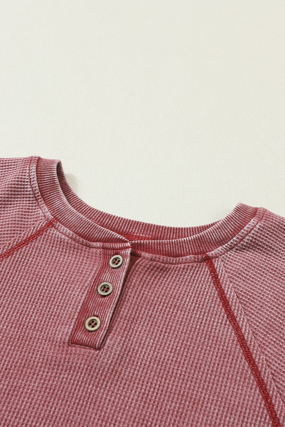 Sweat Henley à manches raglan en tricot gaufré rouge vif